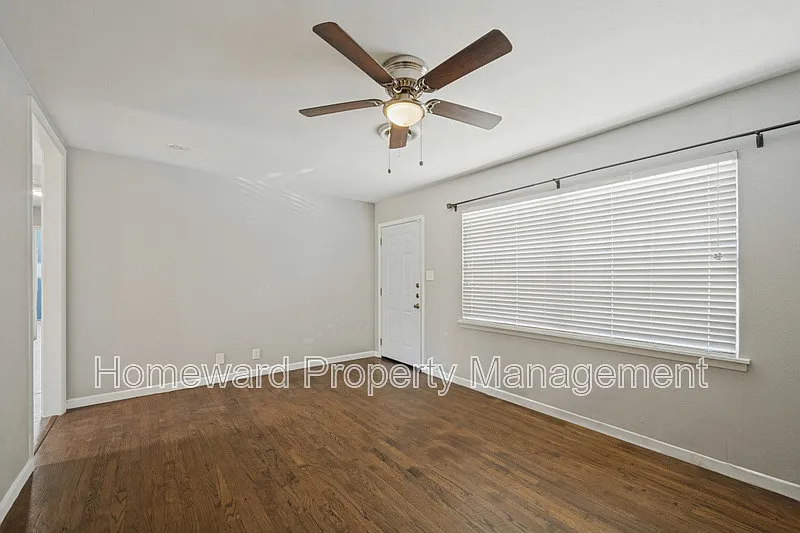 3 bed, 1.0 bath, 1042 sqft, $1,795 — Photo 3