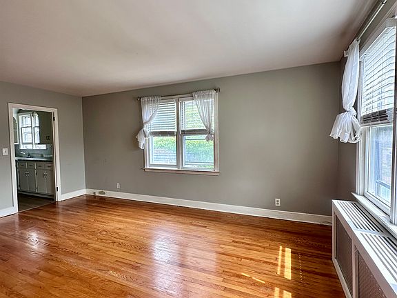 3rd image of 124 Harborview Ave #1