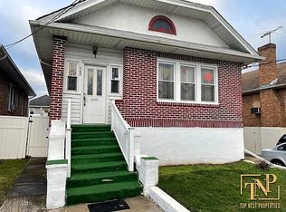 368 Beach 13 St, Far Rockaway, NY 11691