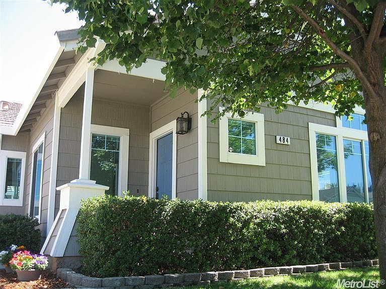 2nd image of 484 Parker Dr