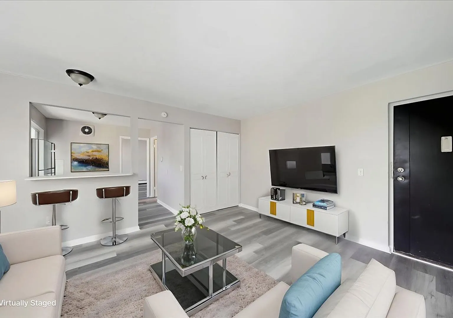 Charming 11 unit building featuring 1-Bedroom Apartments West Price Hill — Photo 3