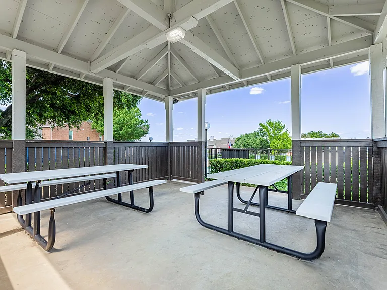 Hillcrest Apartments — Photo 8