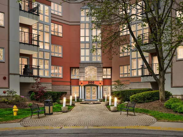 3100 Lexington Ln #203, Glenview, IL 60026