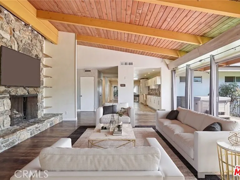 6732 Wooster Ave — Photo 2