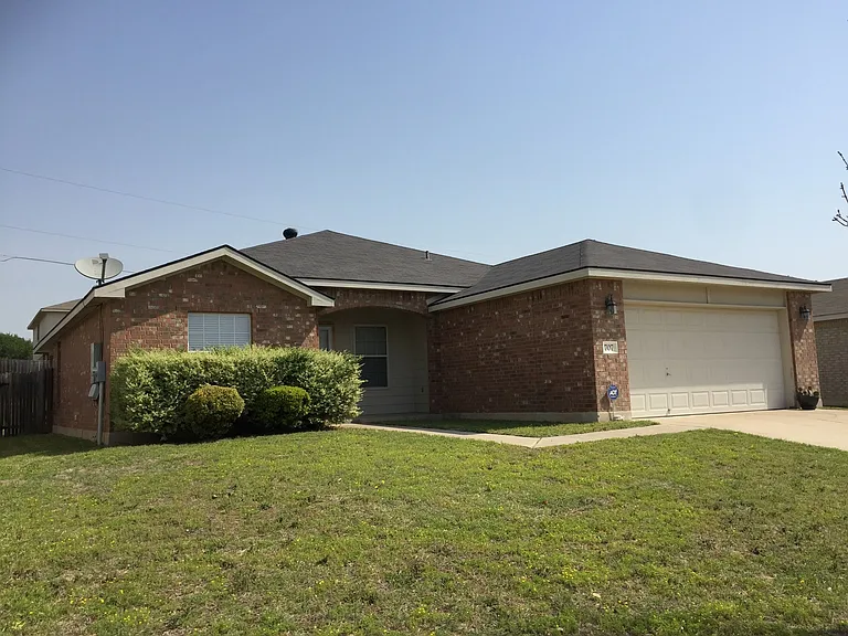707 Bighorn Dr — Photo 3