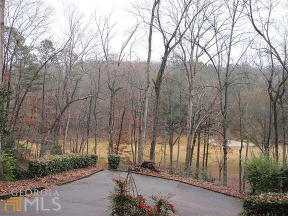2nd image of 390 Cherry Hill Dr SE