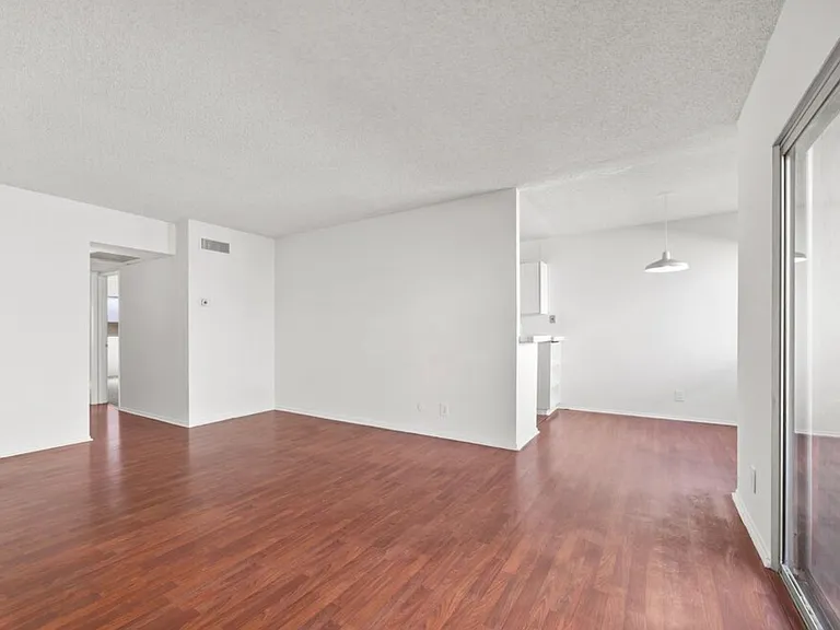 5400 Newcastle Ave #66 — Photo 2