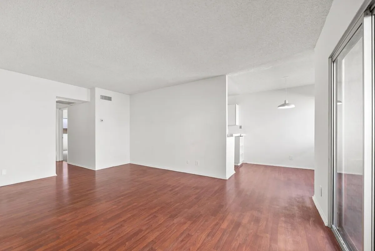 Building Photo - 5400 Newcastle Ave #66