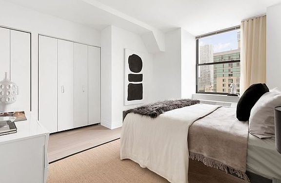 4th image of 70 Pine St APT 2708