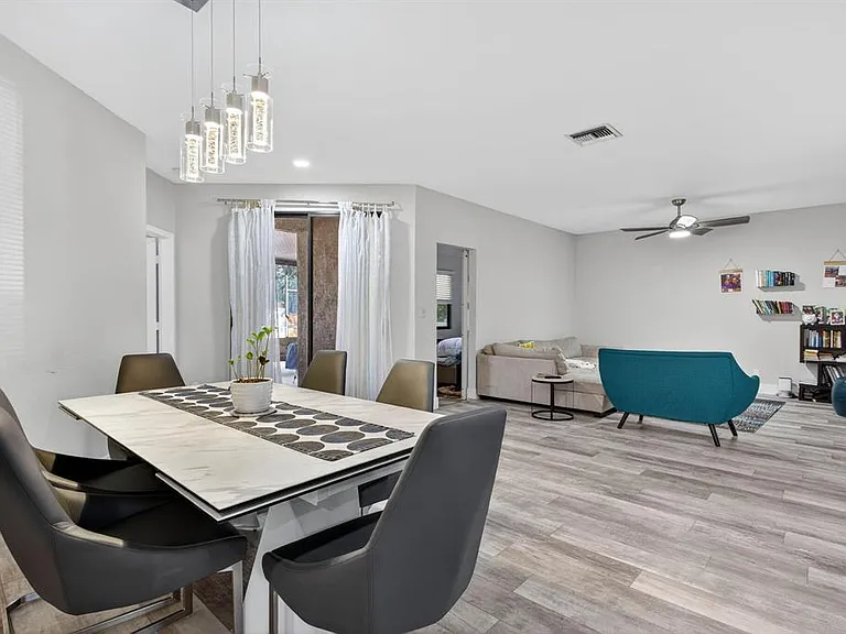11910 Glenmore Dr — Photo 1