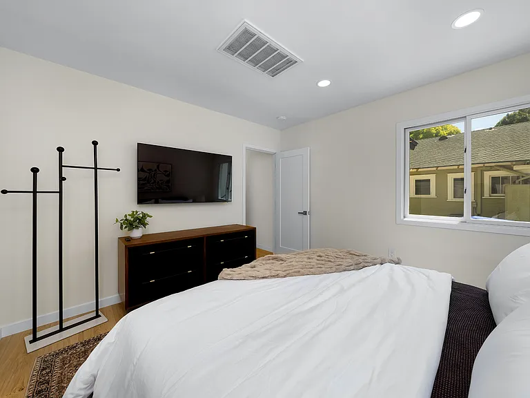 4062 Goldfinch St — Photo 6