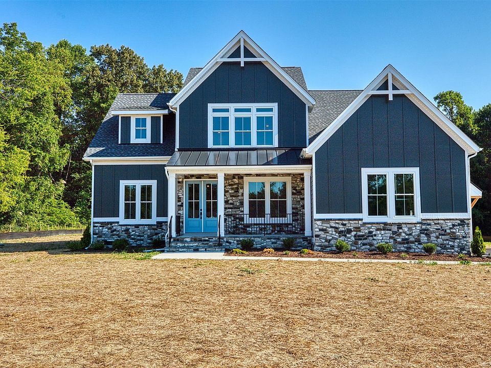 Bancroft II - Farmhouse Elevation