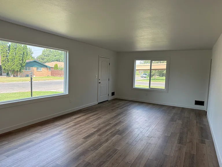 809 Mountain View Dr — Photo 2