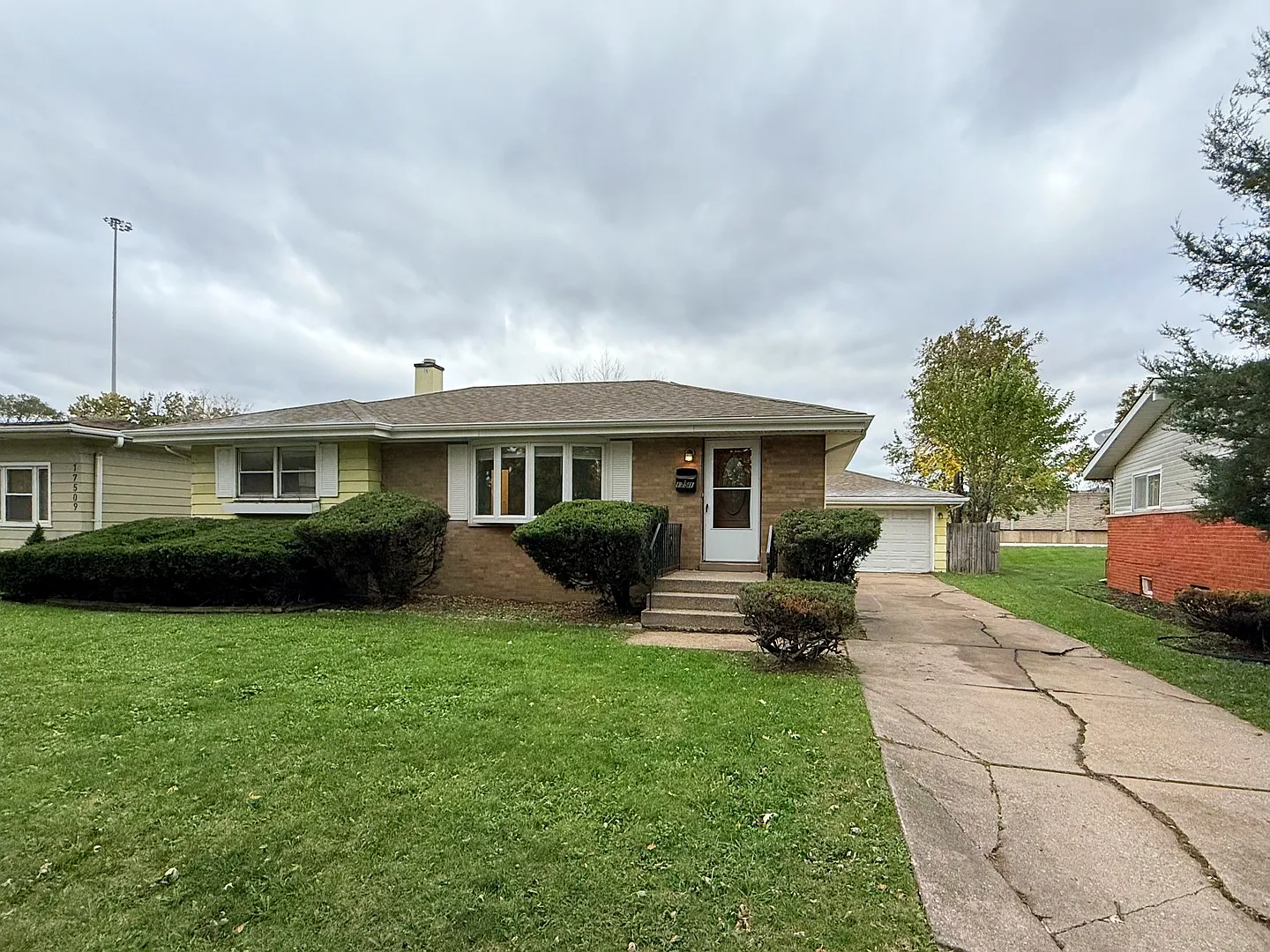 17511 Maple Ave photo 1
