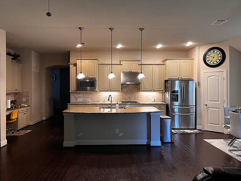 5928 Silverton Ave — Photo 2