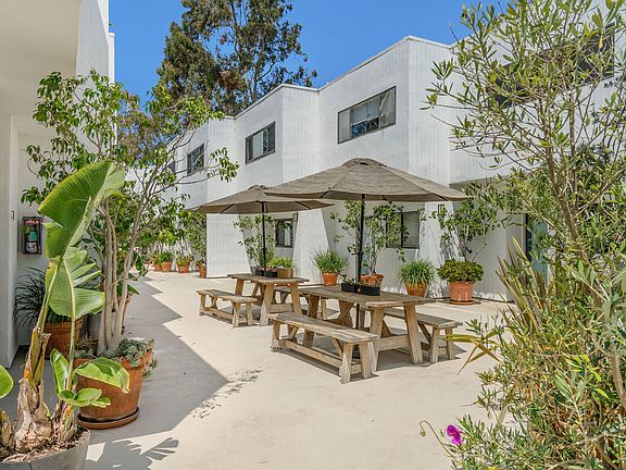 2nd image of 2500 Abbot Kinney Blvd APT 1