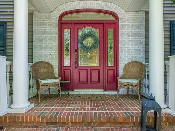 2nd image of 10 Lookout Rd