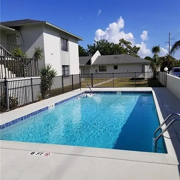919 SE 8th Ter #7 — Photo 1