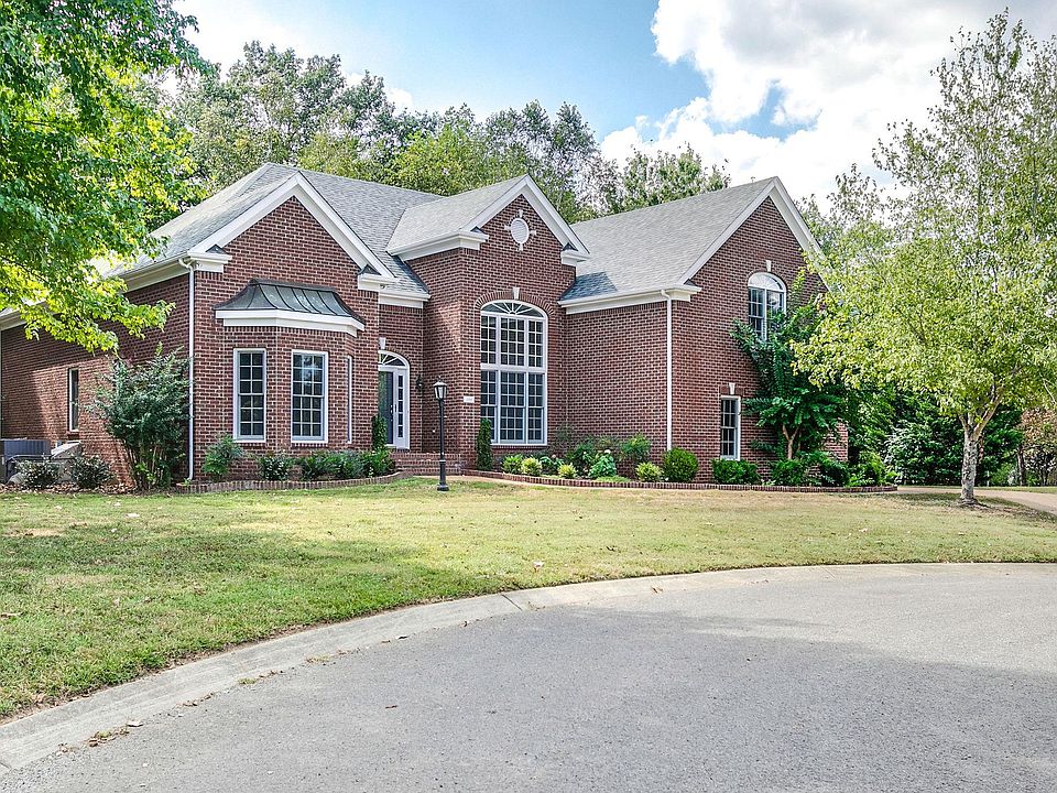 1st image of 209 Woodcrest Ct