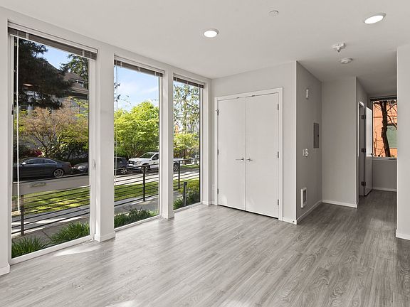 3rd image of 1420 E Howell St #204