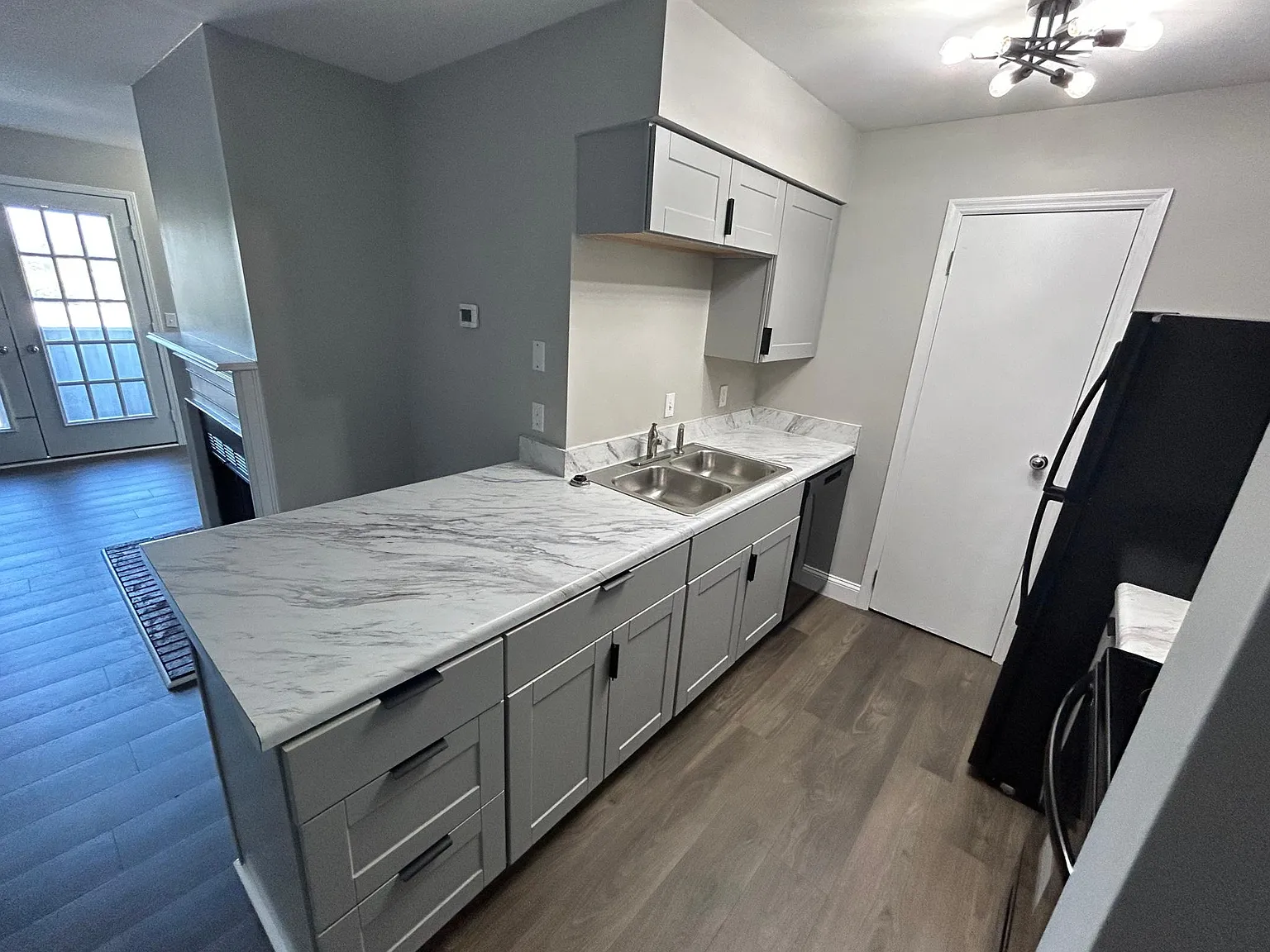 2 bed, 880 sqft, $1,595 — Photo 1