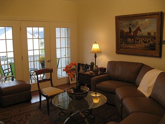 3rd image of 605 Wyndhurst Dr APT 302