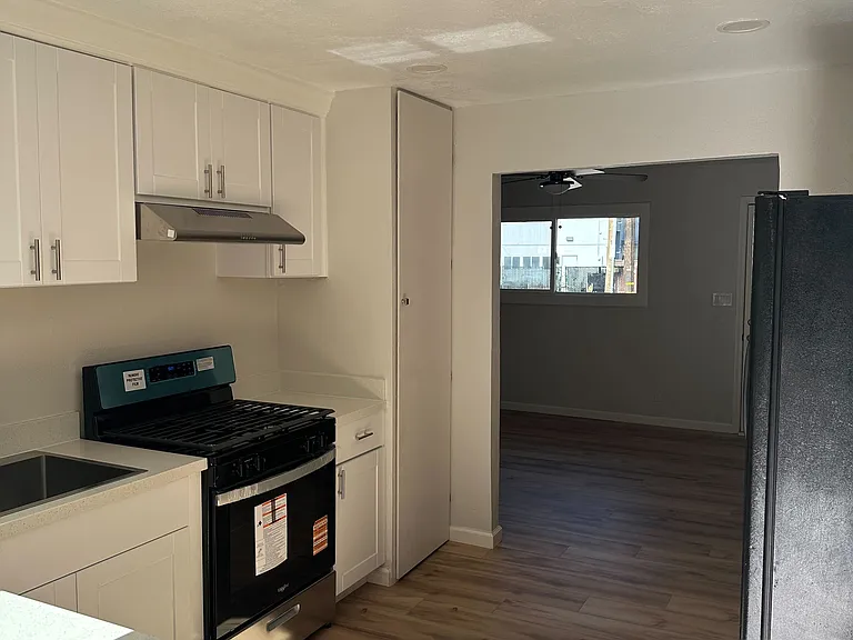 2732 Young St #A — Photo 7