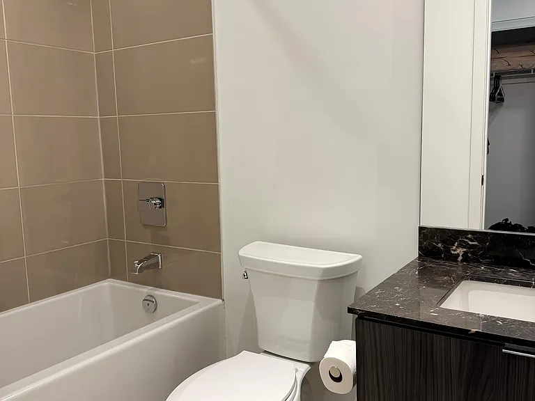 395 Bloor St E #4908 — Photo 11
