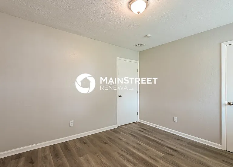 4922 Crestway Dr — Photo 12