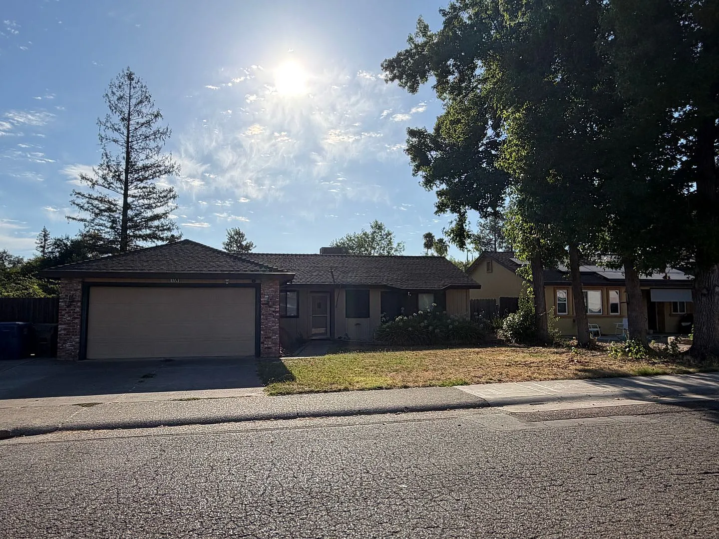 Cute house with huge yard 2 bedroom 2 bath — Photo 1