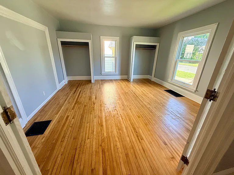 115 Flower Ave W #1 — Photo 11