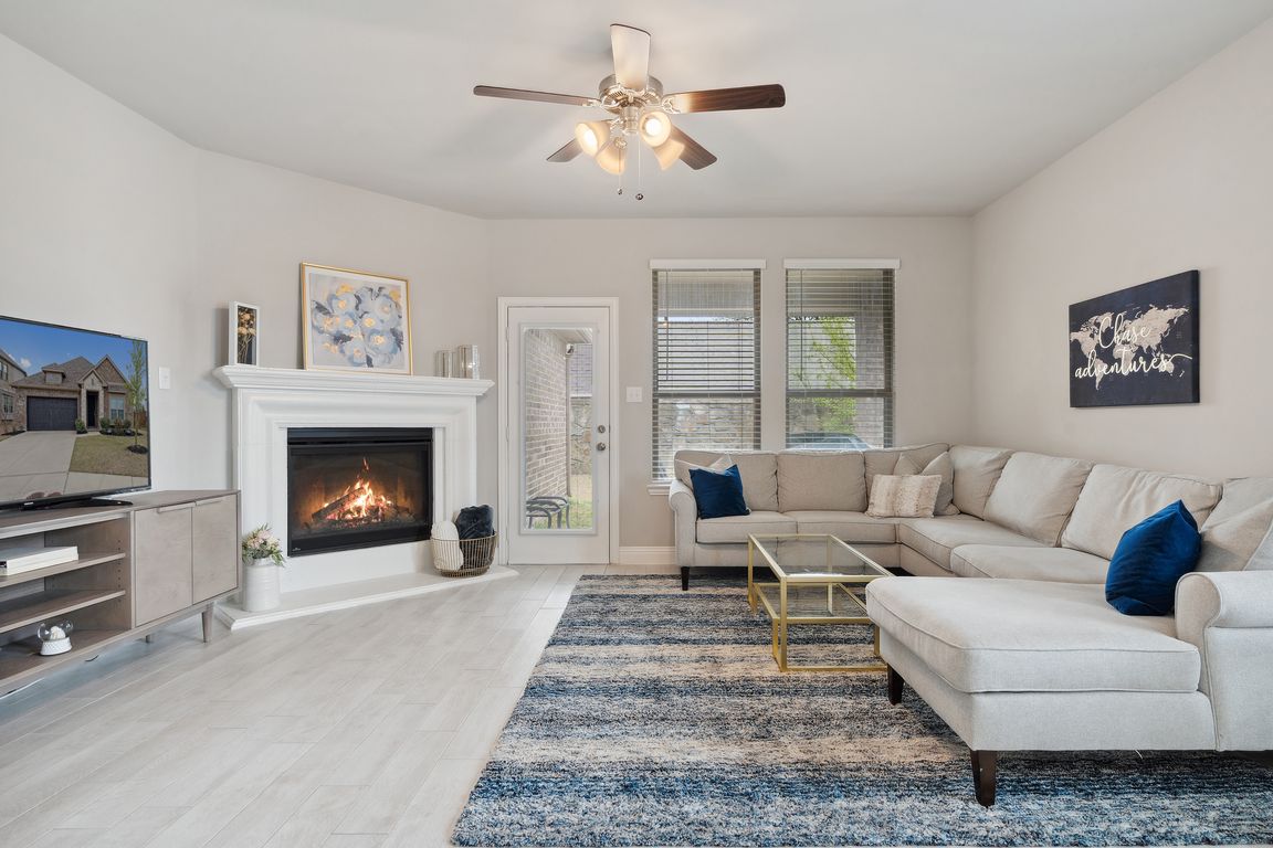 next background image