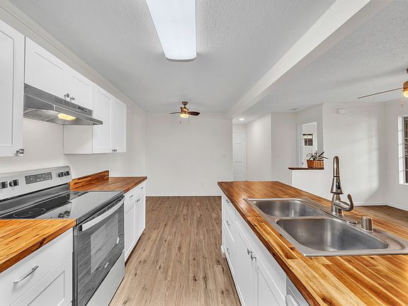 4th image of 68-3883 Lua Kula St APT 2102