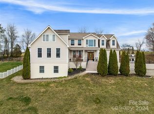 36 Long Meadows Dr, Leicester, NC 28748