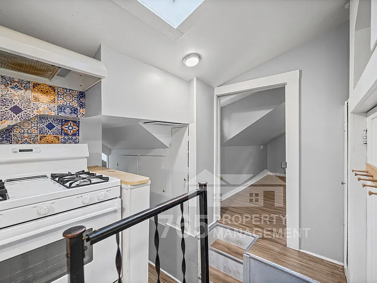 515 S 15th St #4 — Photo 3