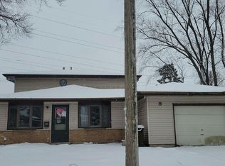 8 Wayne Ct, Park Forest, IL 60466