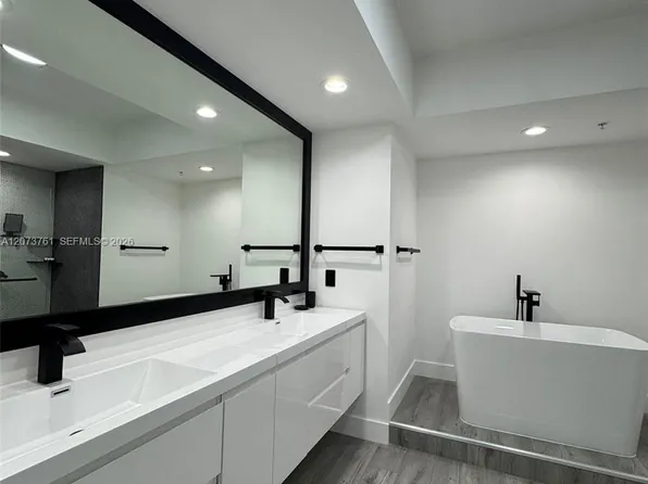 15051 Royal Oaks Ln APT 1403, North Miami, FL 33181