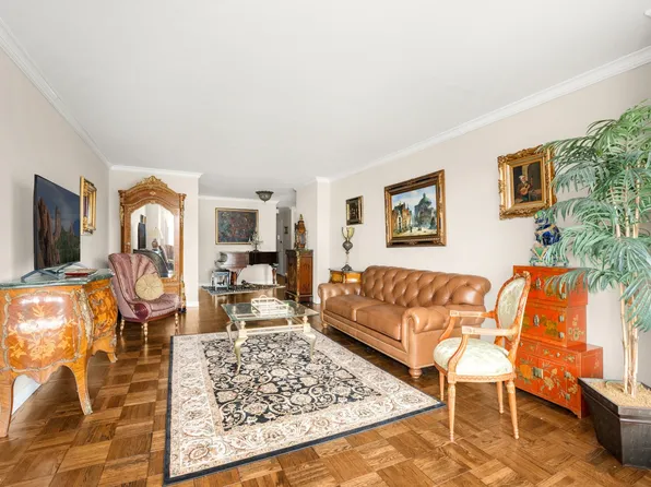 400 East 56th Street image 3 of 14