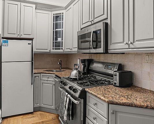 4th image of 12 E 87th St APT 6D