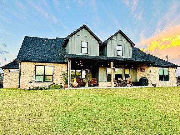 4th image of 2227 N Fairlake Dr