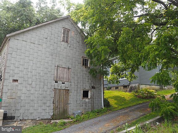 5th image of 606 S Mountain Rd