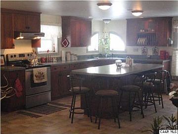 4th image of 33 Green Gables Ln