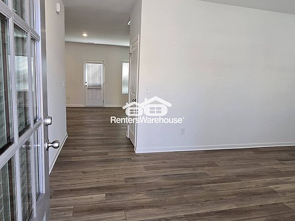 3rd image of 2133 Boxwood Cir