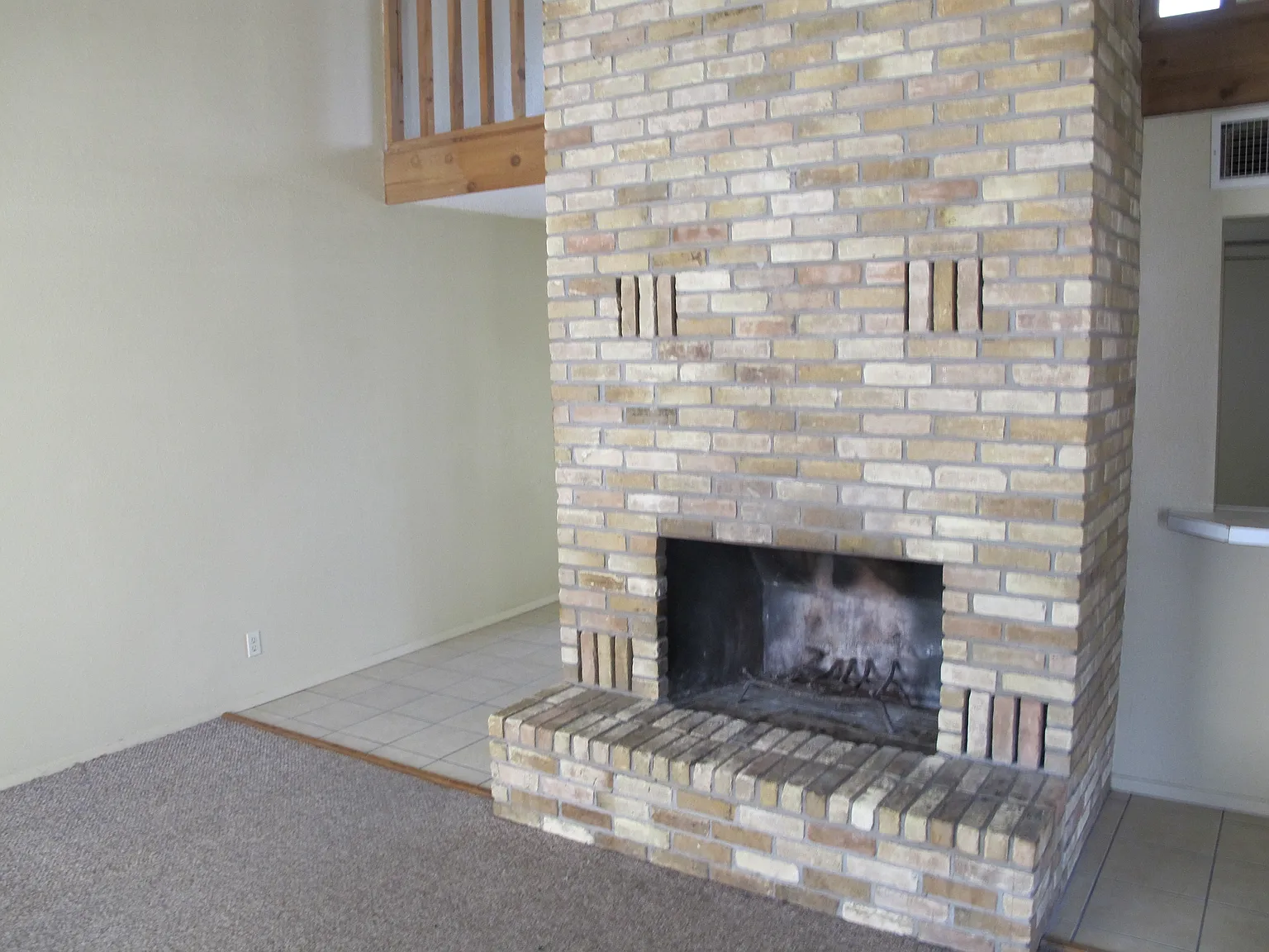 2 bed, 1.5 bath, 900 sqft, $900 — Photo 3