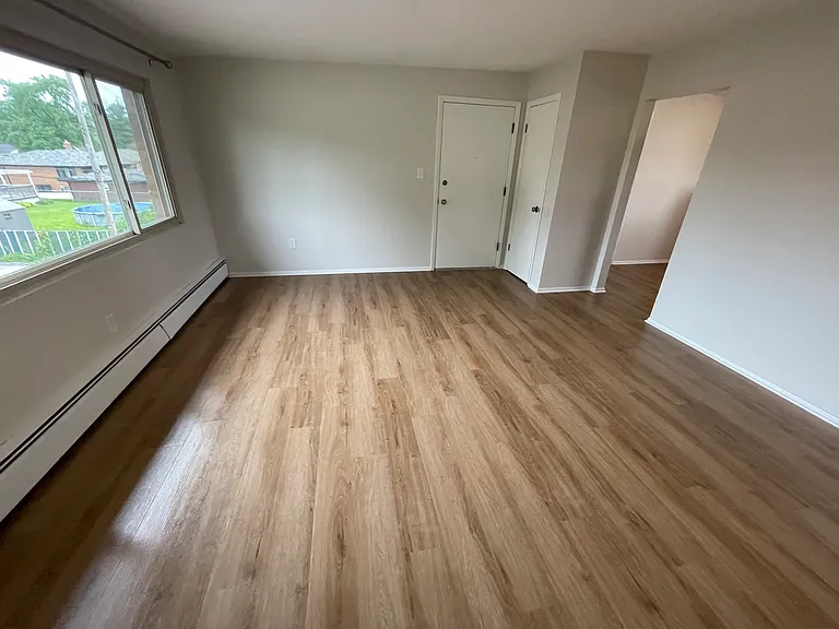 8952 White Oak Ave #4 — Photo 3