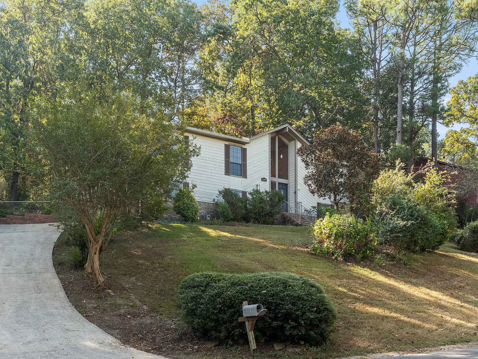 5 bed, 2550 sqft, $2,499 — Photo 2