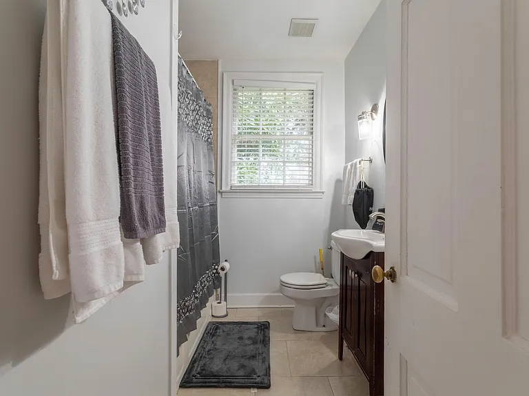2041 Saint Charles Ave — Photo 14