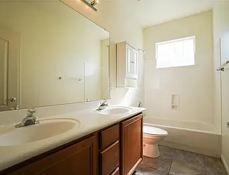 3238 E Fairview St — Photo 2
