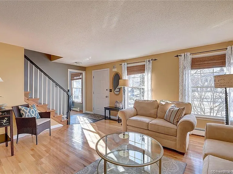 18 Rockwell Ct — Photo 2