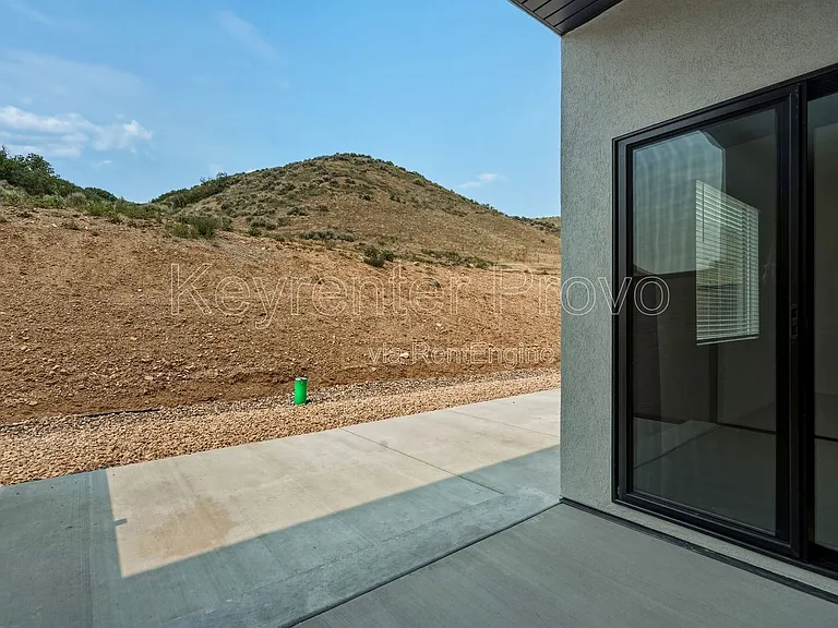371 E Levengrove Dr — Photo 31